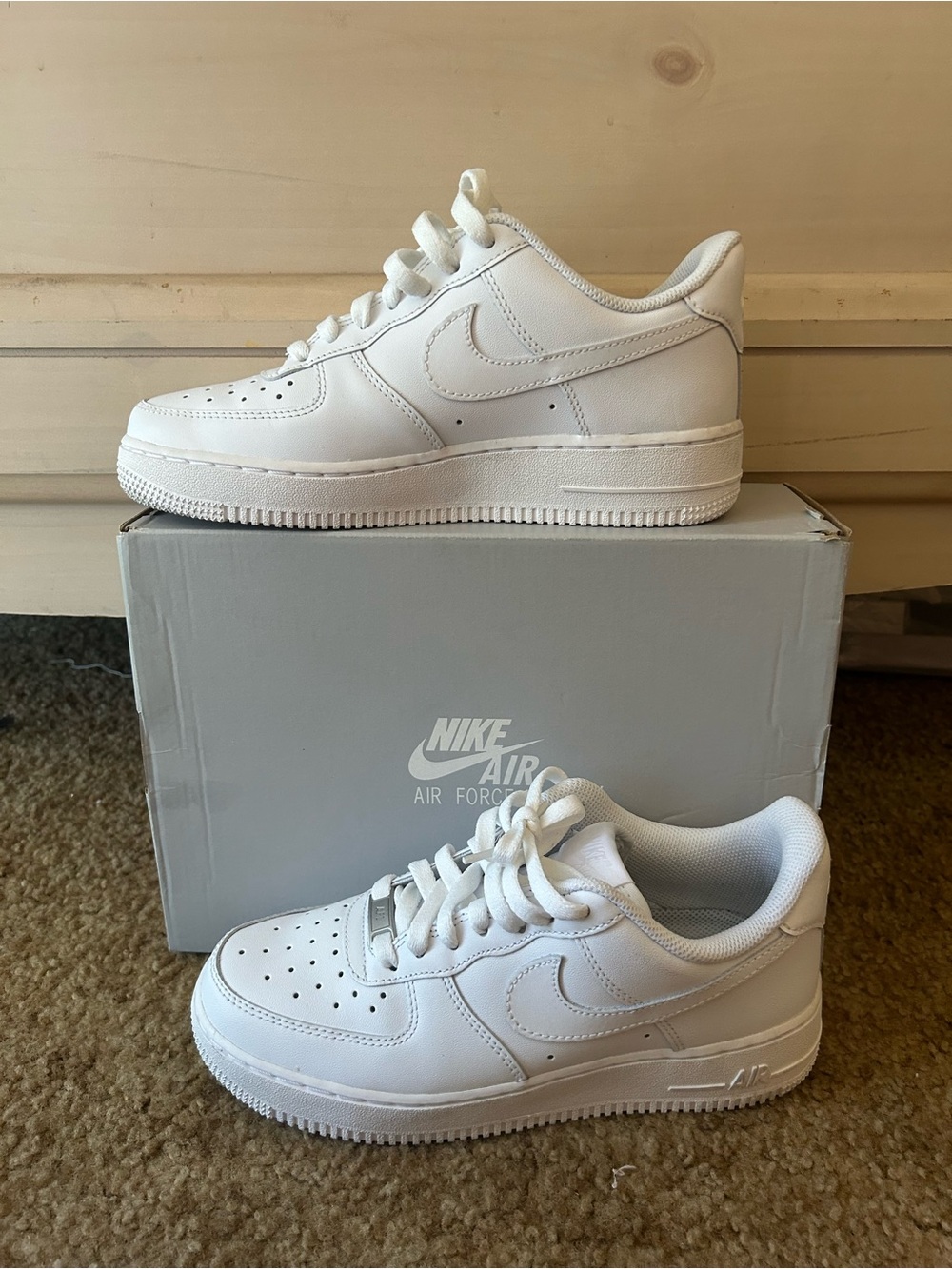 Nike WMNS Air Force 1 07 Shoe Box